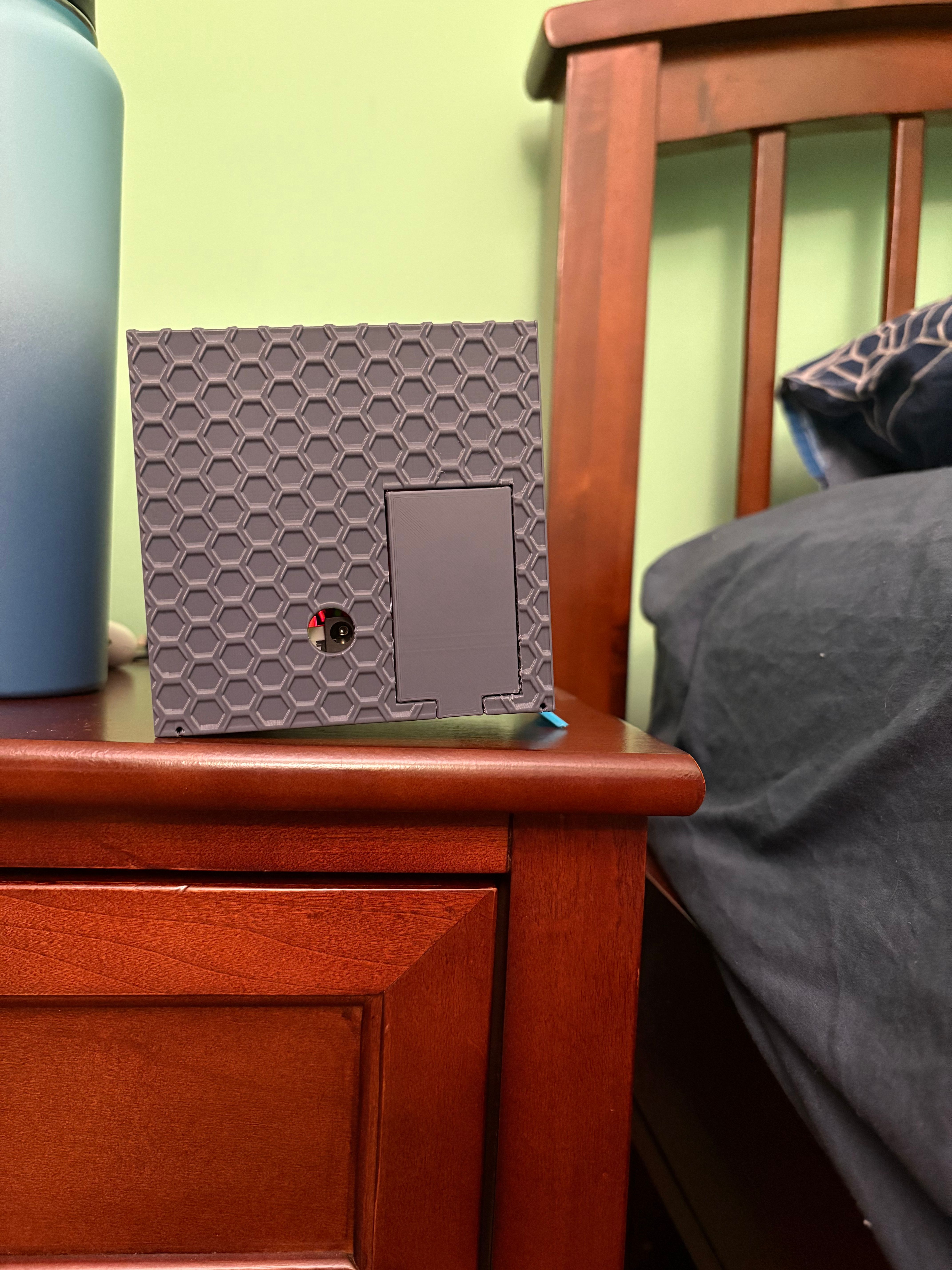 Nightstand test: upward airflow orientation during wake sequence.